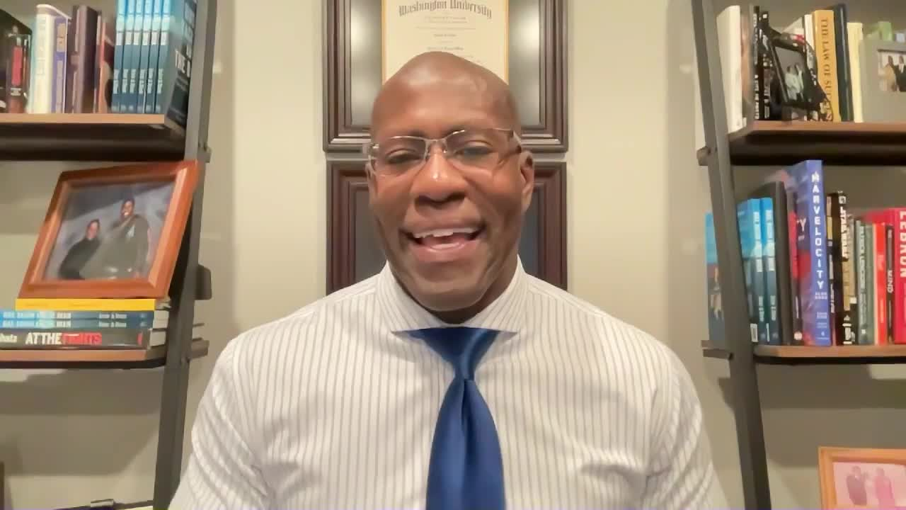 Expert recording video commentary from an office